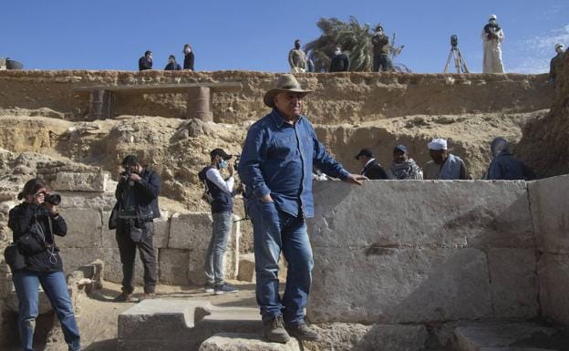 Los arqueólogos egipcios descubren pasadizos y enterramientos en Saqqara