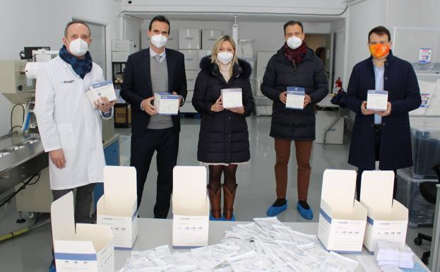Las empresas de la Región de Murcia producen 345.000 mascarillas y equipos de protección certificados a la semana