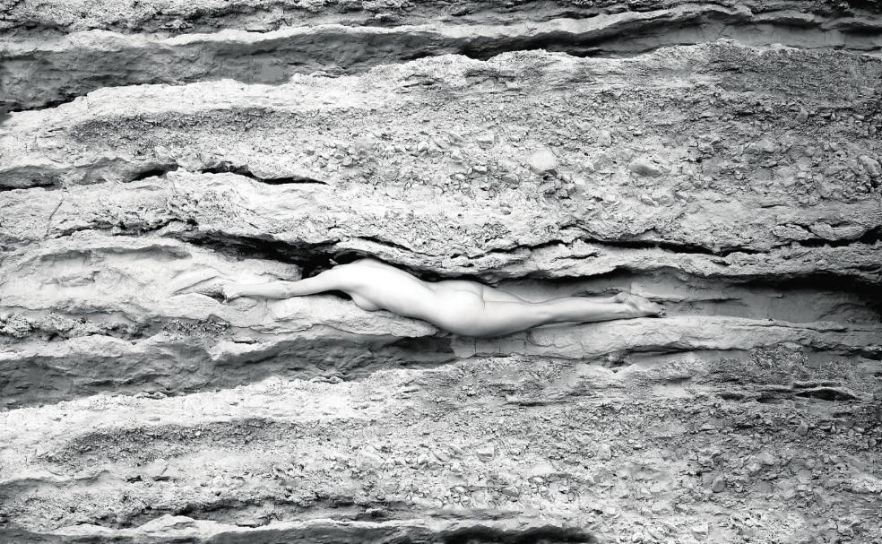 «Aprender a florecer donde no hay un solo rayo de luz»