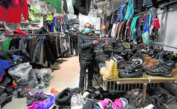 El cierre de los roperos solidarios por la Covid dispara las tiendas de segunda mano en Lorca