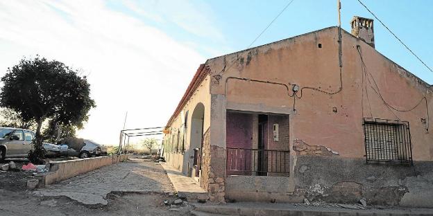 Vecinos de El Palmar denuncian un asentamiento ilegal de familias