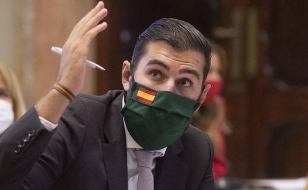 Vox: «El consejero de Salud se ha saltado el protocolo de vacunación y debe dimitir inmediatamente»