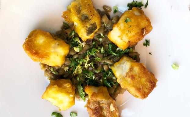 Tempura de bacalao con morcilla de verano