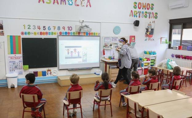 Las cuarentenas diezman las aulas de docentes y alumnos