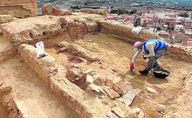 La fortaleza de Nogalte recupera un tramo de muralla del siglo XII