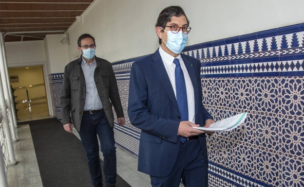 La polémica por las vacunas pone en el disparadero a toda la cúpula de Salud