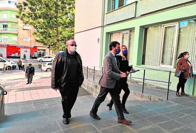 López irá a juicio tras ratificar las acusaciones al padre de Arroyo