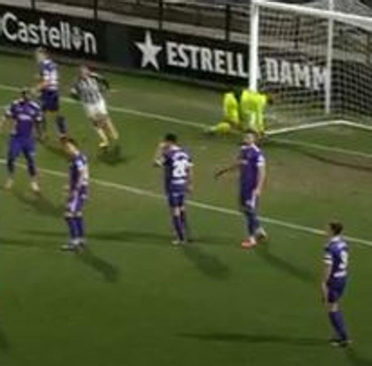 Vídeo: El Sporting se estrella en Castalia