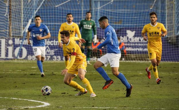 Un UCAM en plena crisis no da la talla ante el Linares y le cede el liderato
