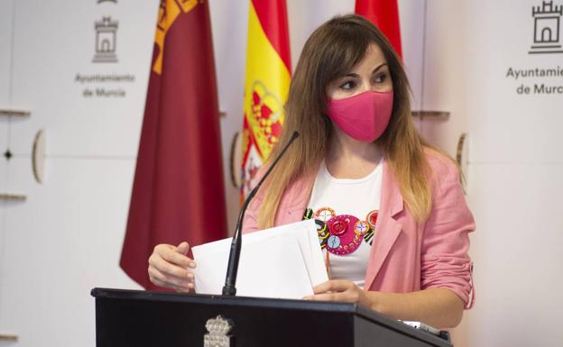 Los murcianos donan 2.000 kilos de ropa y otros enseres en los ecopuntos