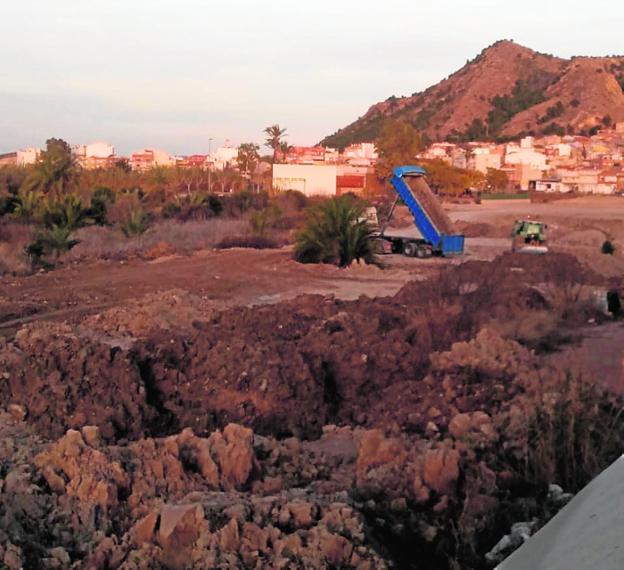 Abren expediente por un vertido de tierra sin permiso en Torreagüera