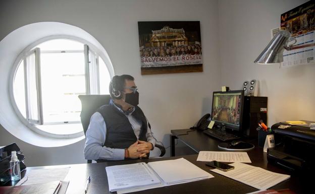 Los funcionarios piden a López una disculpa pero no su dimisión