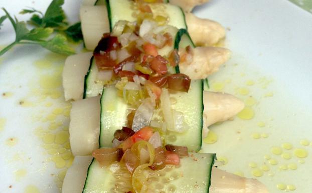 Ensalada de pepinos y espárragos