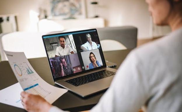 El número de murcianos que teletrabajan cae un 39,8% desde el final de la primera ola