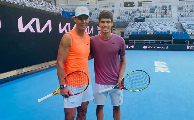 Alcaraz y Rafa Nadal entrenan juntos en Melbourne de cara al Abierto de Australia