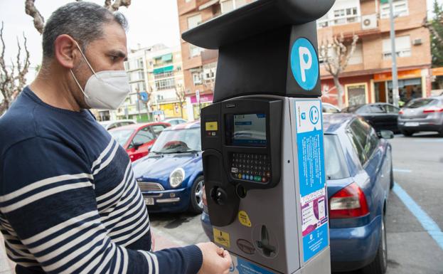 Los parquímetros de Murcia se modernizan para permitir el pago con tarjeta y solo por el tiempo real de uso