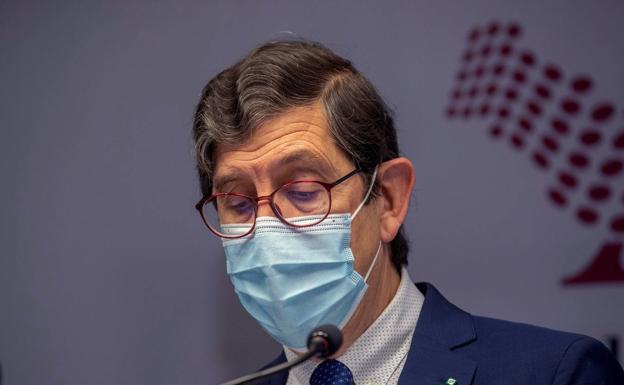 Villegas afirma que se vacunó como sanitario «en la gestión directa de la pandemia»