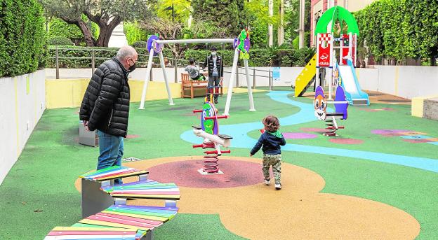 Los parques infantiles de Murcia Río II se vestirán con un suelo anticontaminación