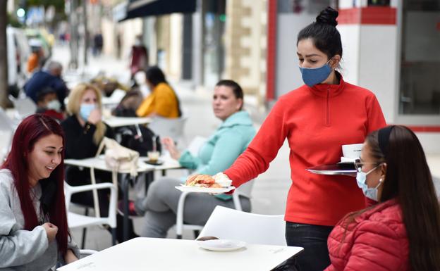 Hostemur califica de «locura tener que controlar que sus clientes sean convivientes»