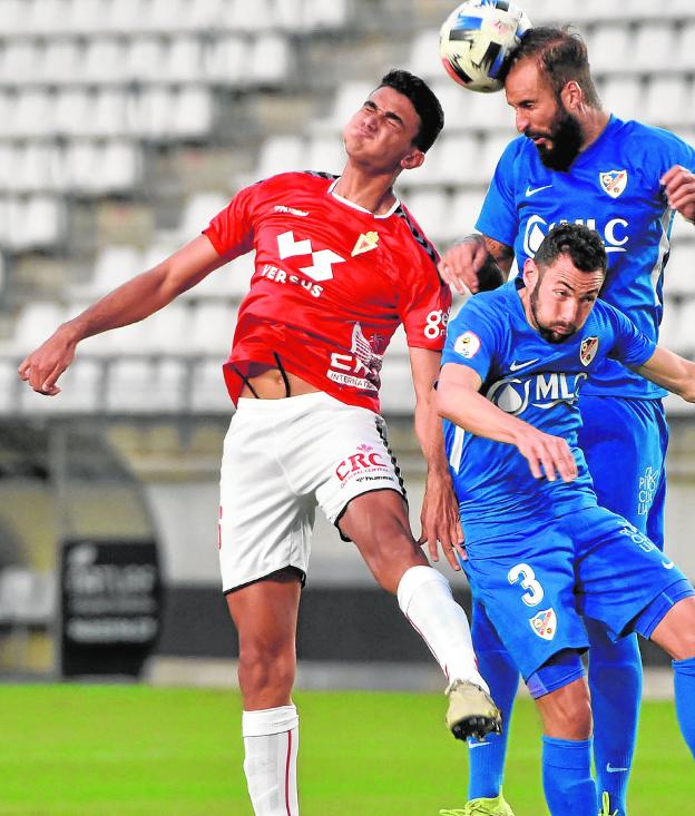 El Murcia, con el agua al cuello, busca oxígeno frente al sorprendente Linares