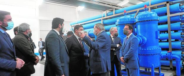 Los regantes critican que Planas no hable del Trasvase pero visite una desaladora