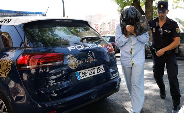 El acusado de tratar de matar a su madre a cuchilladas afronta 12 años de cárcel