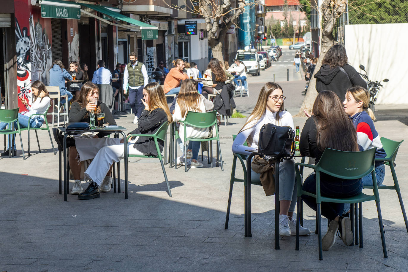 Ambiente en las terrazas de Murcia el segundo día de su reapertura