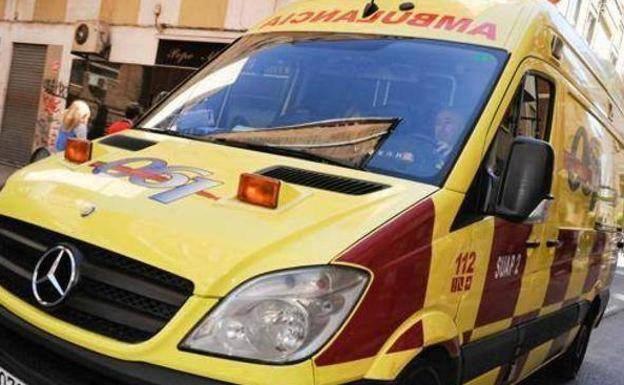 Tres personas resultan heridas al chocar un vehículo y una moto en Murcia