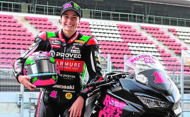 Ana Carrasco se sube a su moto cinco meses después