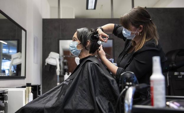 Así de fácil es contagiarse del coronavirus simplemente hablando