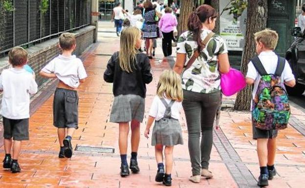 La Seguridad Social avisa a las familias numerosas de bonificaciones que pueden solicitar