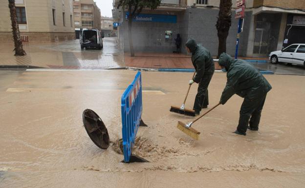 Los Alcázares aprueba una moción para exigir a los gobiernos regional y central medidas para evitar inundaciones