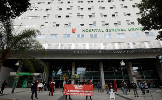 Protestas en Murcia por la debilidad del sistema sanitario regional tras los recortes de la última década