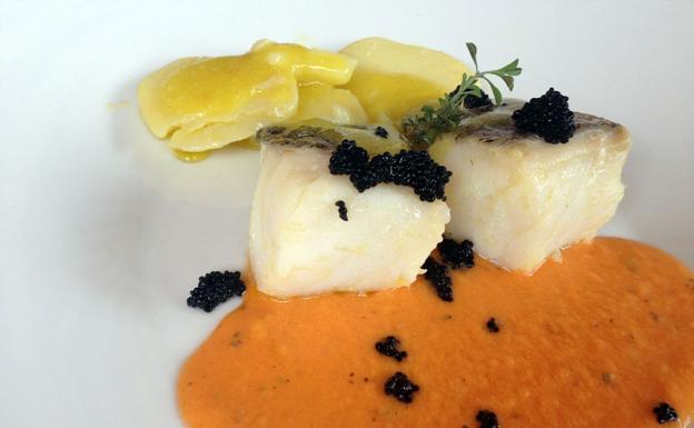Bacalao con pil pil y salmorejo