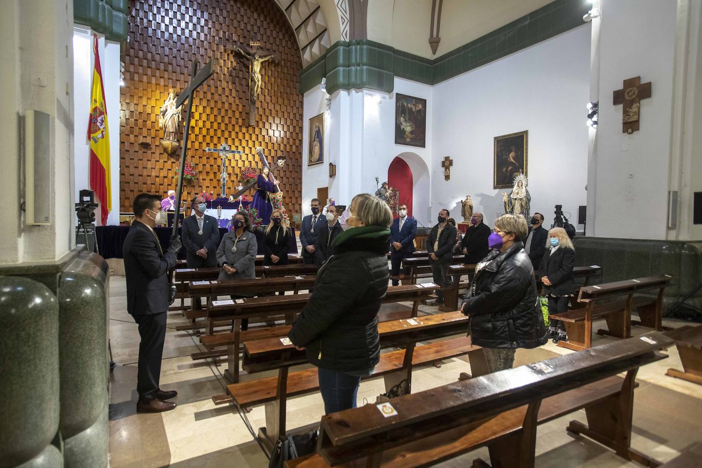 Cien marrajos acuden al Vía Crucis