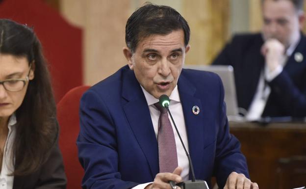 El PSOE denuncia que «toda la gestión de Ballesta huele mal»