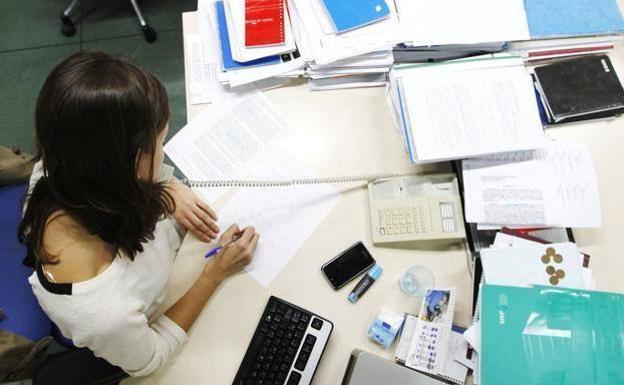 La contratación femenina en la Región cayó casi un 26% durante 2020, menos que la media nacional