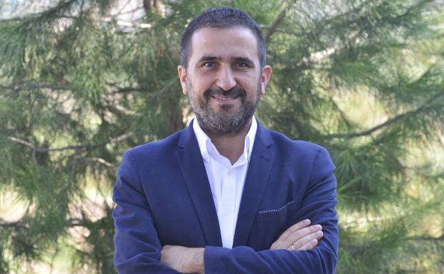 Un diputado murciano del PSOE 'saca del armario' a 142 futbolistas