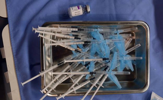 Salud vacunó a personal de empresas externas que no trabaja en los hospitales