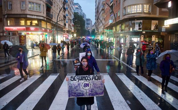 Feminismo contra viento y pandemia en las calles de Murcia