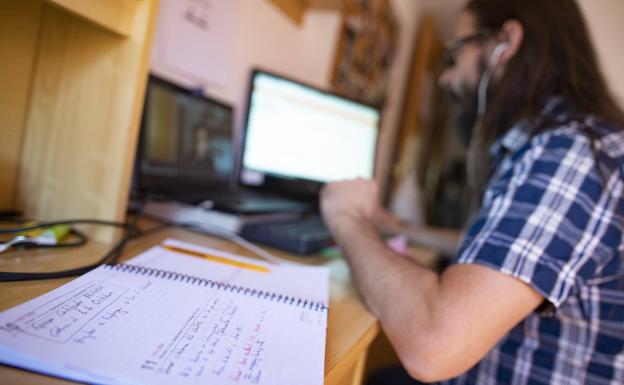 La Asamblea pide una estrategia para que la Región sea un destino turístico para extranjeros que teletrabajen