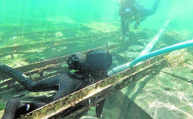 La comisión de doce expertos acuerda el rescate del barco fenicio de La Isla