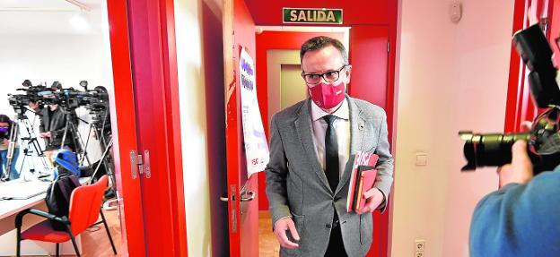 Conesa se autoexcluye del Gobierno hasta que el juez archive su causa judicial