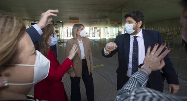 El presidente se resigna a dejar el cargo y niega contactos con diputados de Ciudadanos