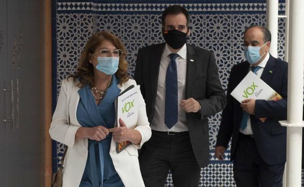 Martínez Vidal ofrece un pacto a la desesperada a los diputados expulsados de Vox