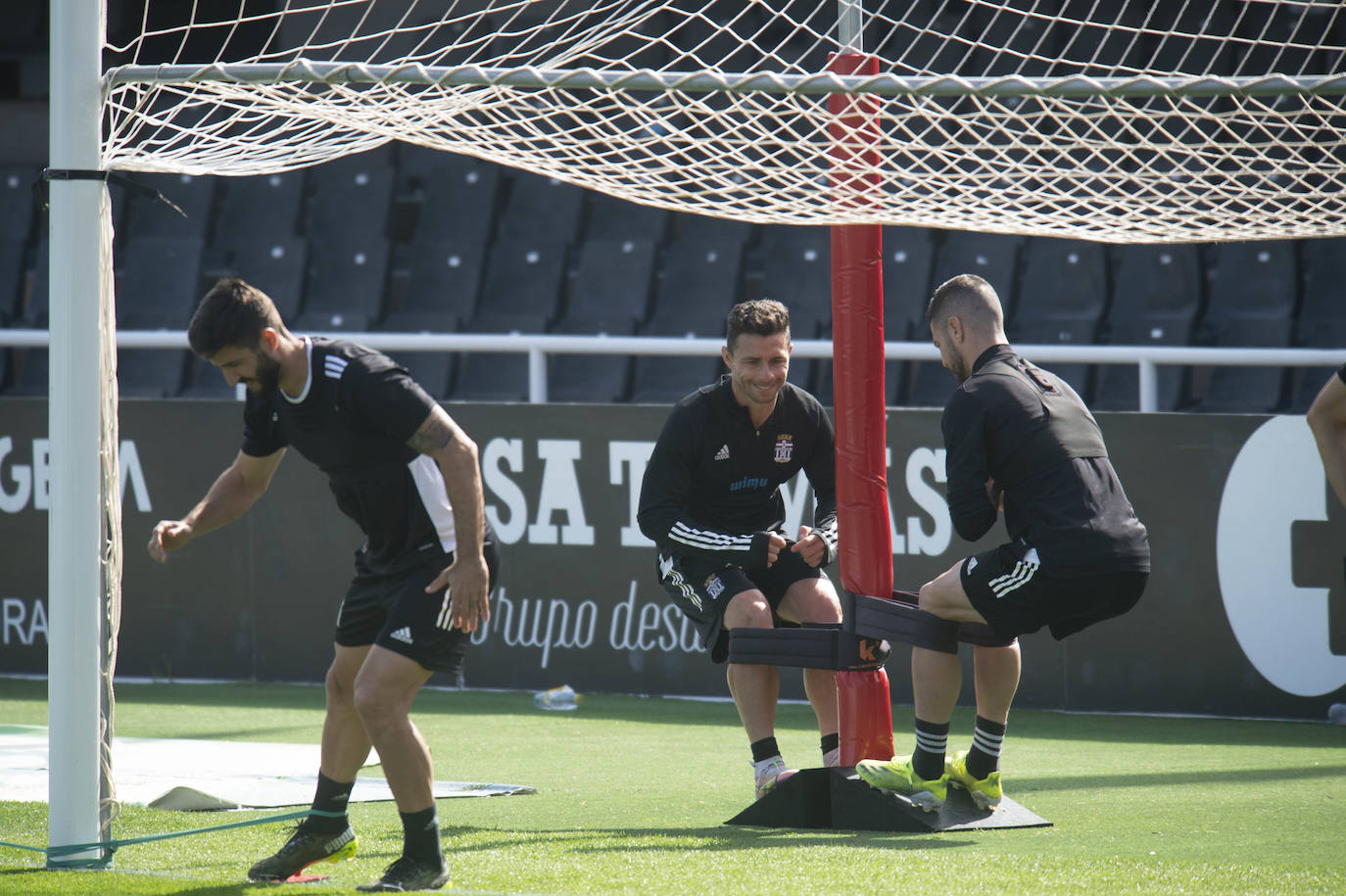 El Cartagena se entrena para enfrentarse a la Ponferradina
