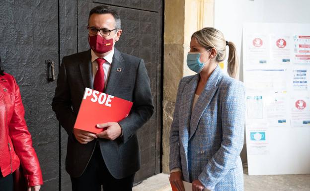 PSOE y Cs no dan por perdida la moción y se reúnen para trabajar «en el nuevo Gobierno de la dignidad»