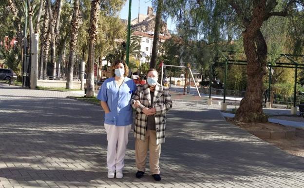 Los abuelos de la residencia de Alhama salen al exterior después de un año