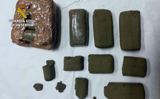 Pillan a tres personas en Murcia transportando un kilo de hachís