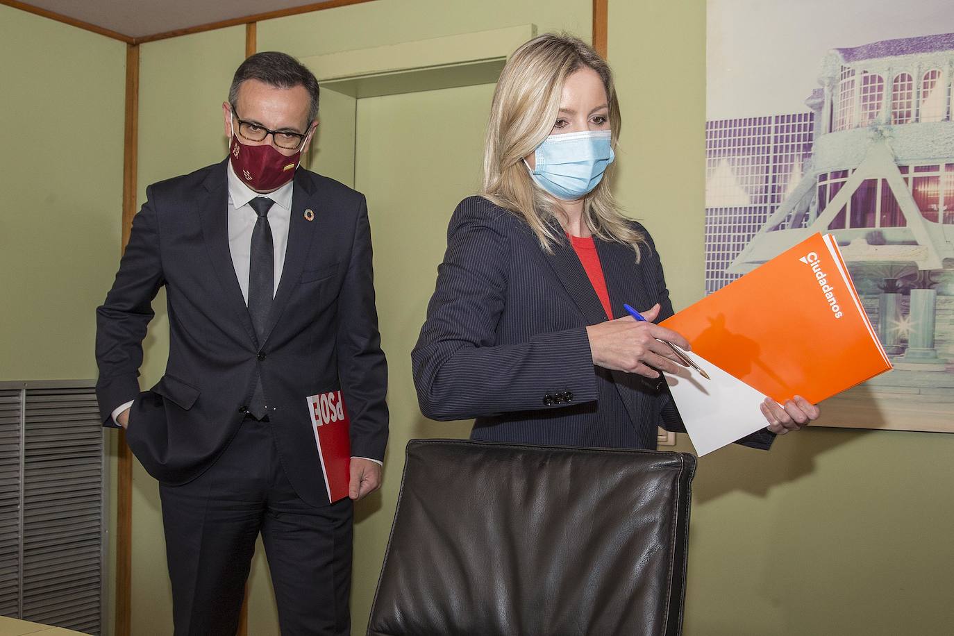 Firma del acuerdo de 24 puntos de Martínez Vidal con Diego Conesa